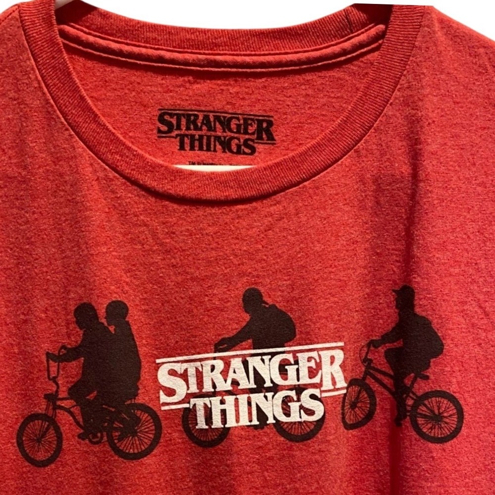 Stranger Things Graphic T-Shirt XXL Men's Red Bike Silhouette Netflix Logo Tee
